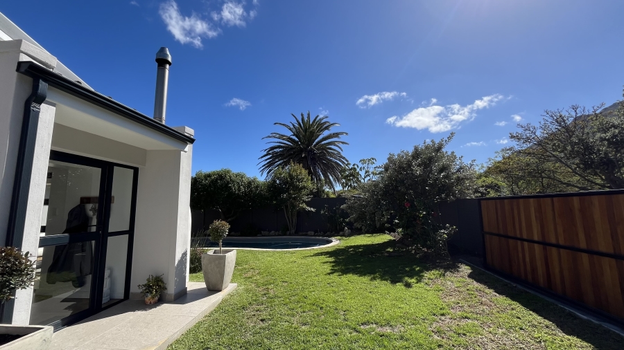 5 Bedroom Property for Sale in Clovelly Western Cape